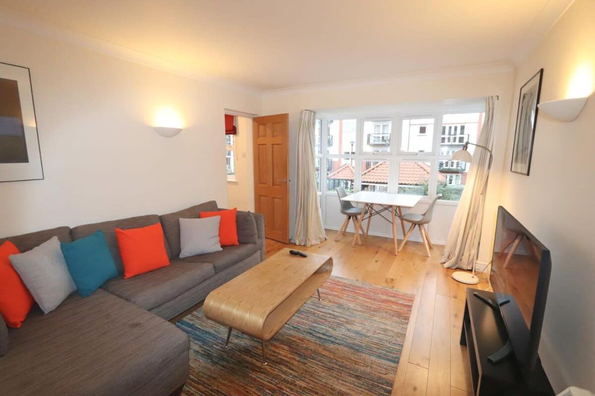 Quiet Riverside With Views And Parking- Apartment *