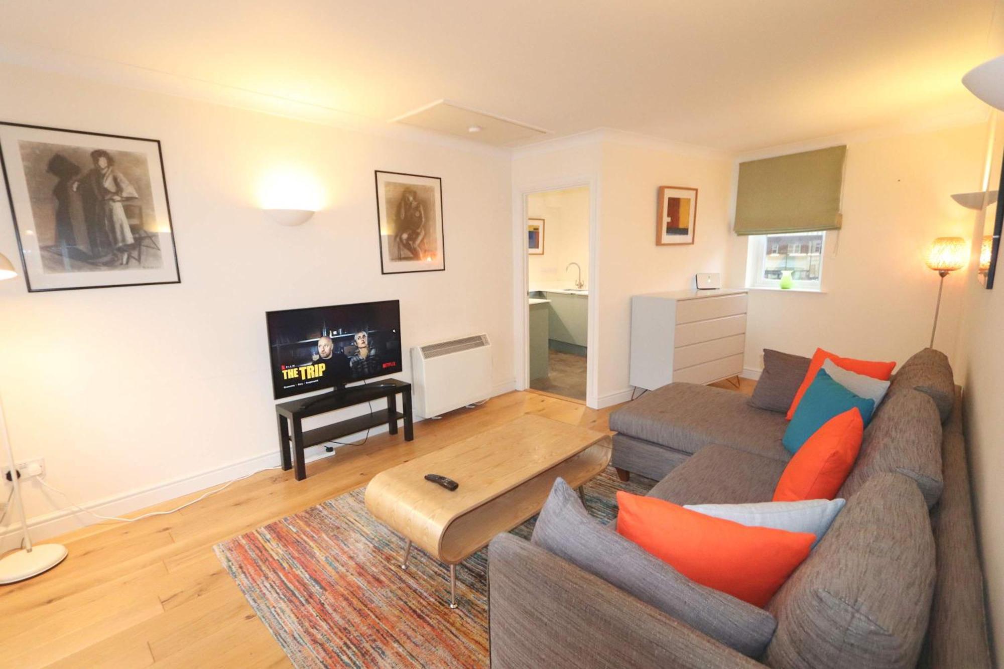 Quiet Riverside With Views And Parking- Apartment