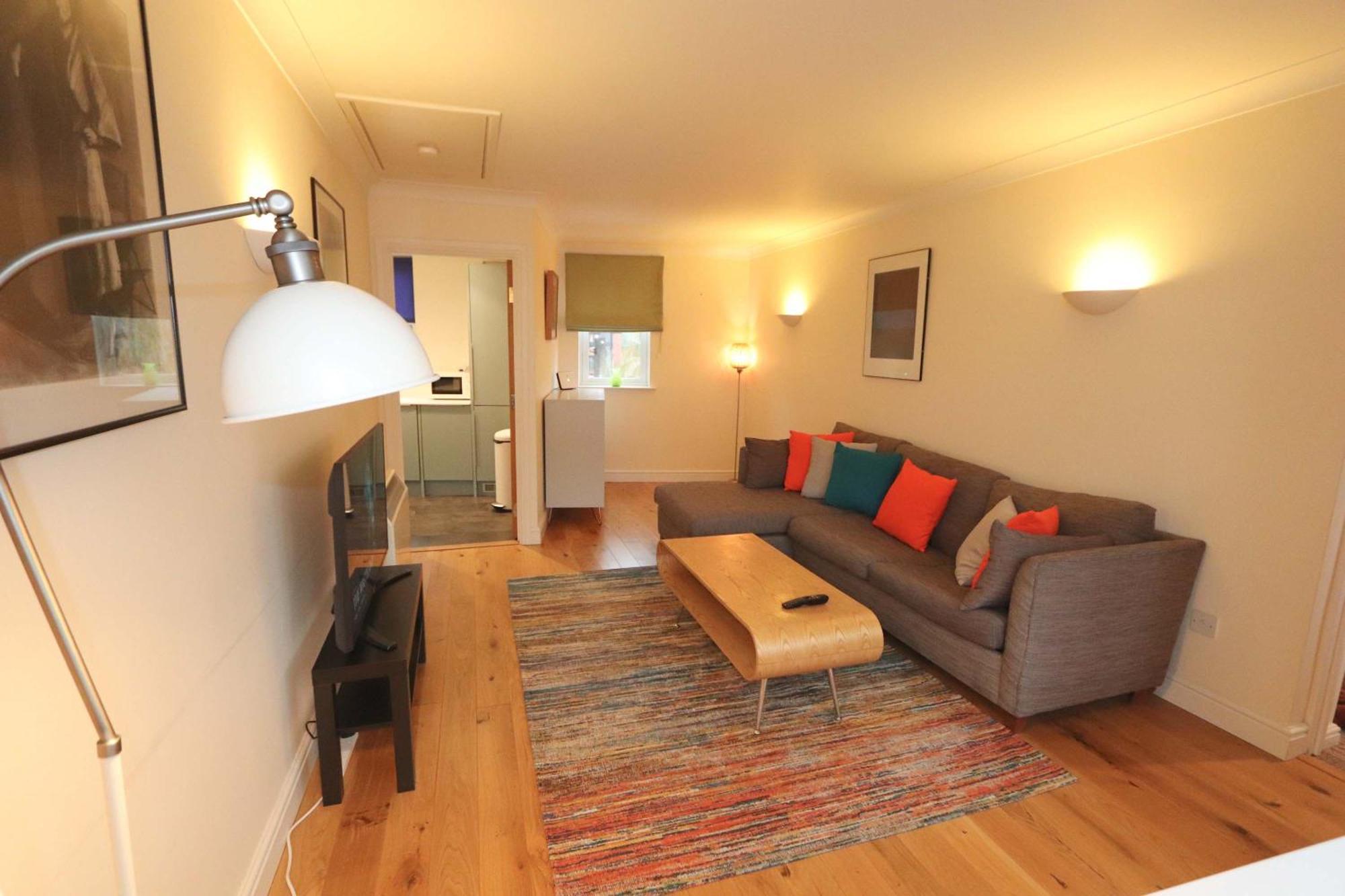 Quiet Riverside With Views And Parking- Apartment